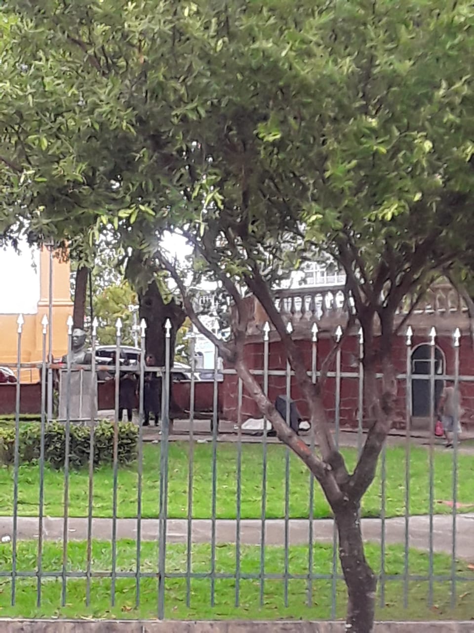 Idoso é encontrado morto na Praça da Matriz em Manaus