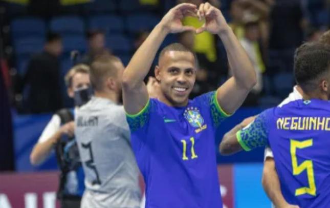 Ferrão projeta decisão contra a Argentina na Copa do Mundo de Futsal
