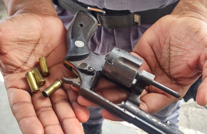 Dupla atira em criança para tentar fugir de linchamento em Manaus