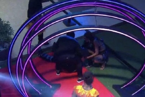 Caio leva tombo durante festa do BBB21 e assusta participantes
