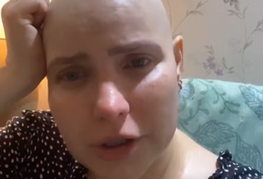 Cantora gospel Camila Campos desabafa sobre câncer: 'preciso da oração de vocês'