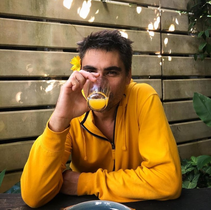 Camila Pitanga assume namoro com professor de 46 anos e fãs elogiam o escolhido: 'uau'