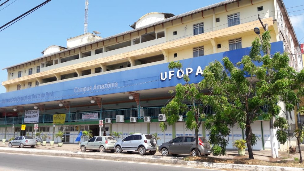 Estudante é condenado por comentários racistas durante live de universidade