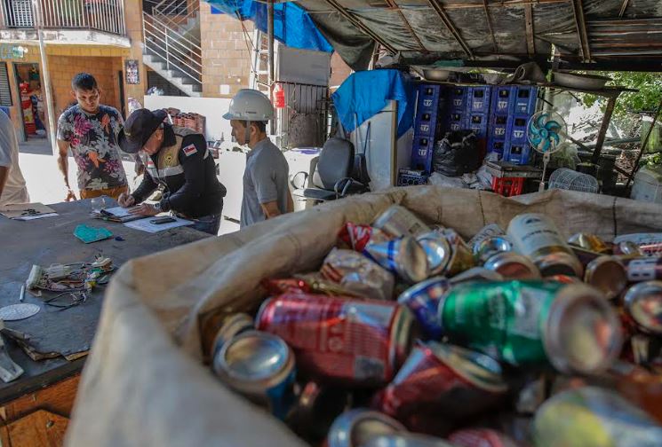 Moradores são notificados por acúmulo de materiais recicláveis em Manaus
