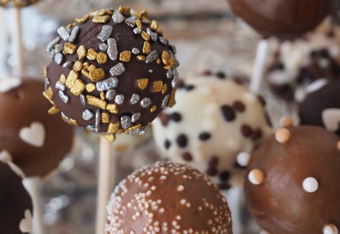 Oficina de ‘Pirulitos de chocolate’ é oferecida pela prefeitura em Manaus