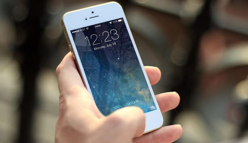 Jovem tenta matar colega após perder celular em aposta de jogo de sinuca