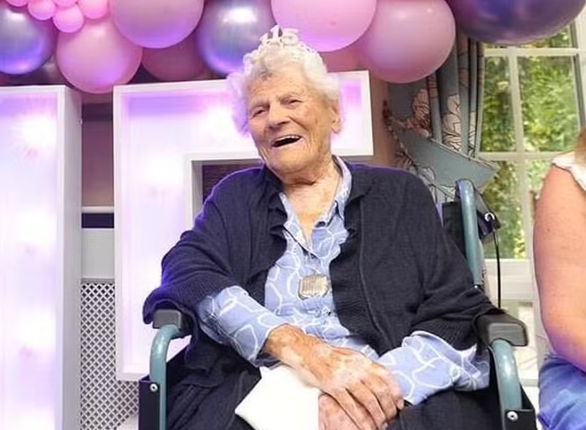 Inglesa de 115 anos se torna a pessoa mais velha do mundo após morte de brasileira