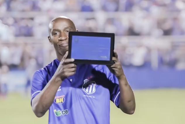 Atacante de 52 anos é anunciado por time que disputa divisão de acesso em Minas