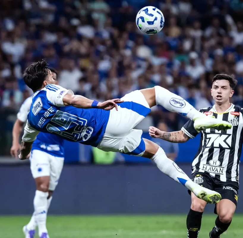 Santos busca virada no fim, vence o Cruzeiro e se afasta do Z4 do Brasileirão