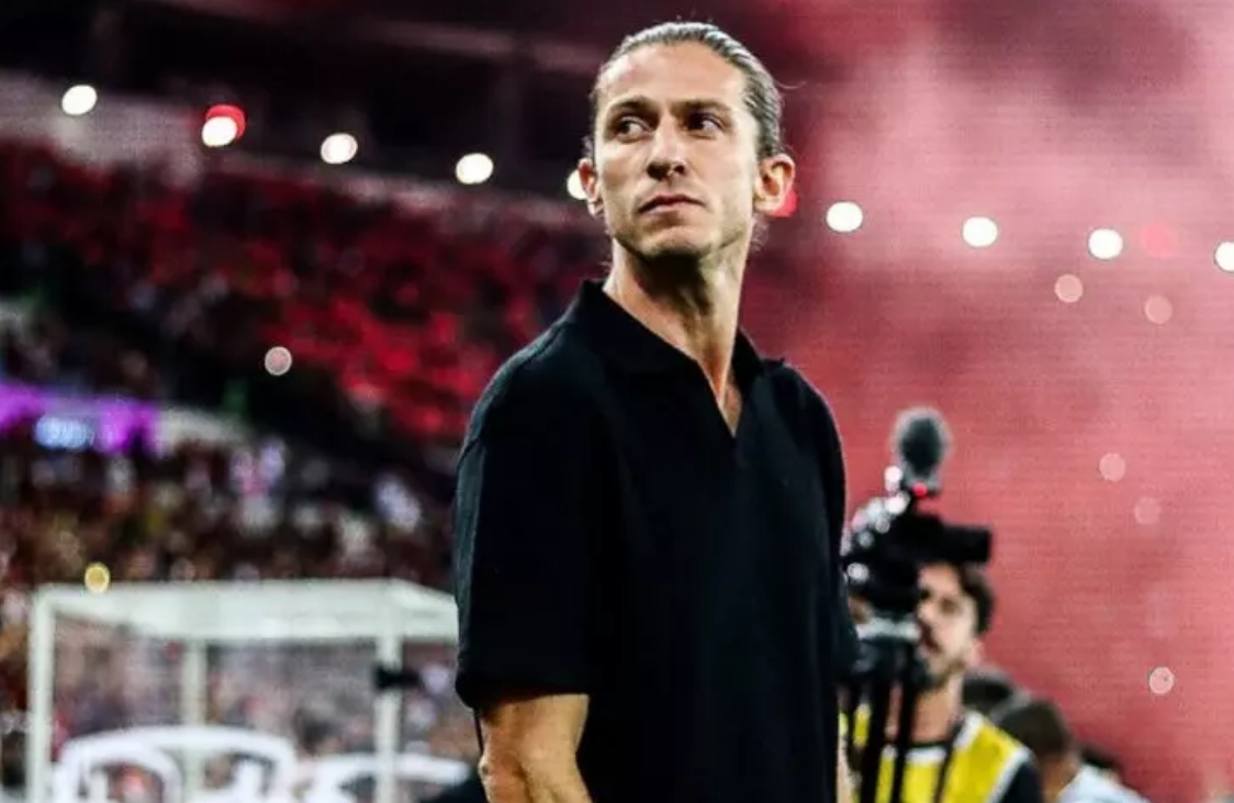 Filipe Luís comanda quem já o tirou de Copa e o deixou no banco do Flamengo
