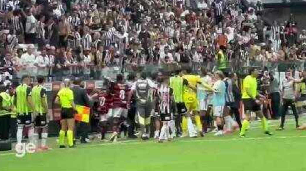 Fotógrafo é atingido por bomba em confusão durante final da Copa do Brasil