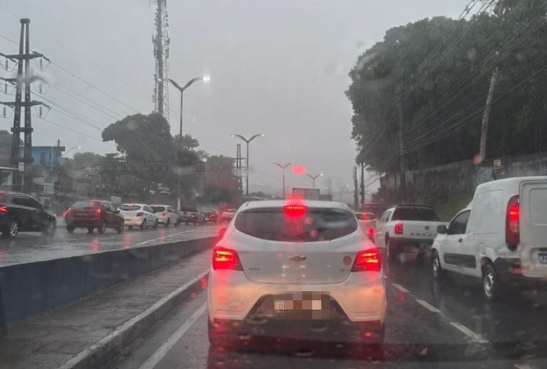 Alerta severo: Defesa Civil emite sinal de risco de deslizamento no Jorge Teixeira