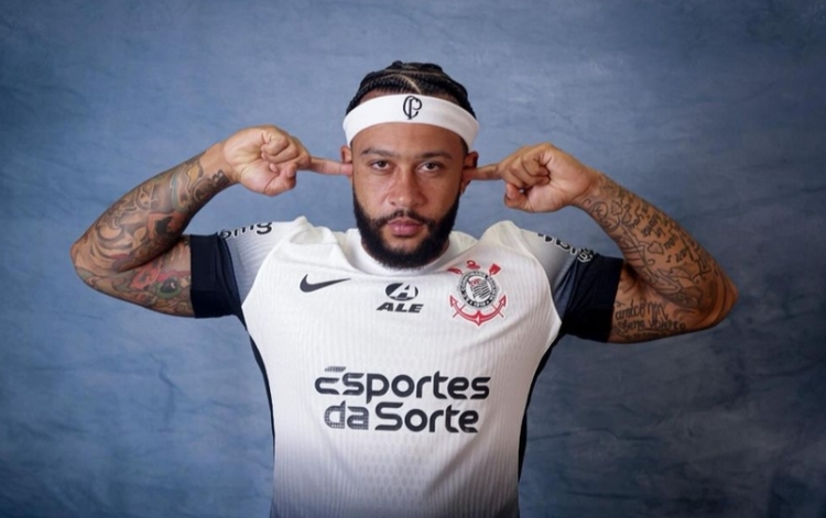 Fenerbahçe quer tirar Memphis do Corinthians, diz jornalista