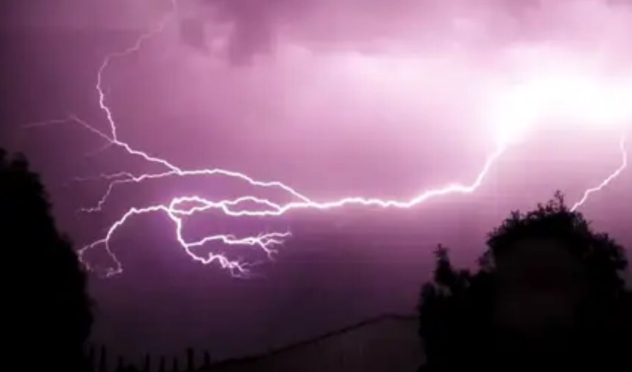 Durante acampamento, mulher é atingida por raio e morre no Amazonas