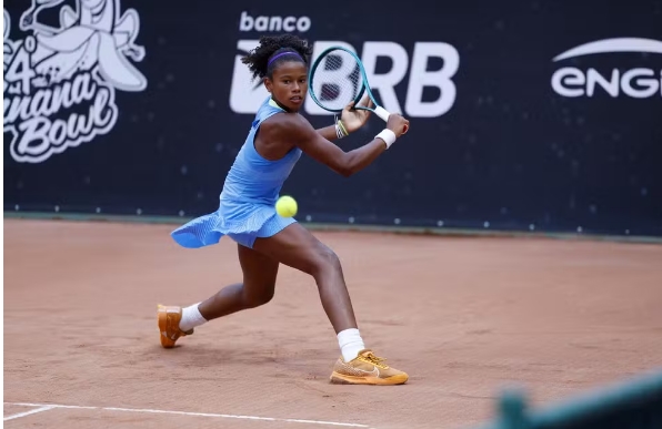 Victoria Barros é a segunda brasileira de 14 anos a entrar no ranking da WTA