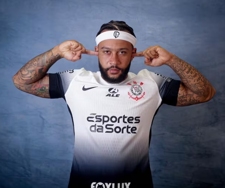 Corinthians: Memphis Depay celebra boa fase e lança nova música