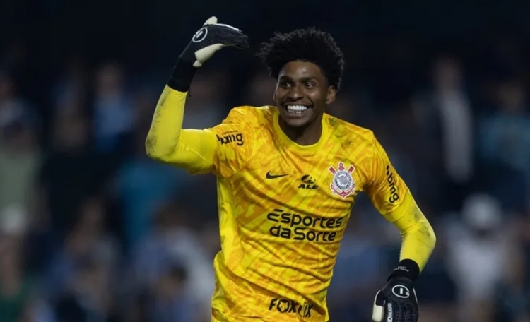 Hugo Souza atrai clubes de fora, mas Corinthians tem Copa como trunfo