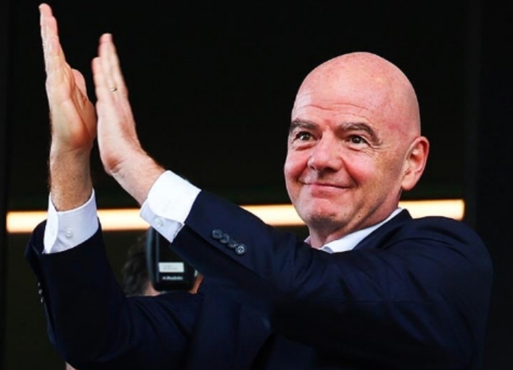 Presidente da Fifa, Infantino promete levar Copa do Mundo à Bolívia