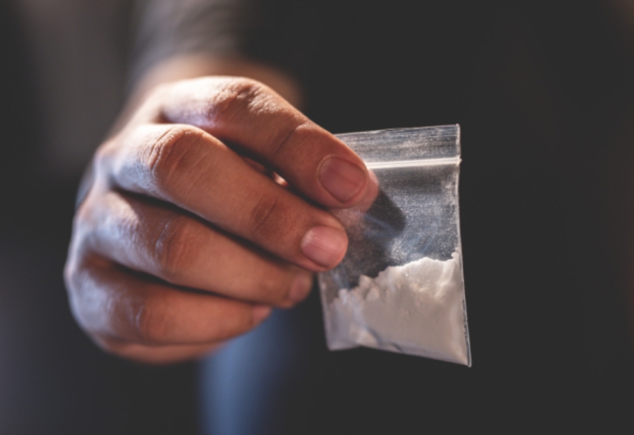 STJ anula condenação por tráfico e reclassifica conduta como  posse de drogas no Amazonas