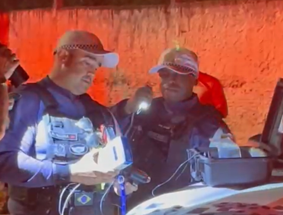 Motorista de acidente com mortes faz teste de bafômetro em Manaus; veja