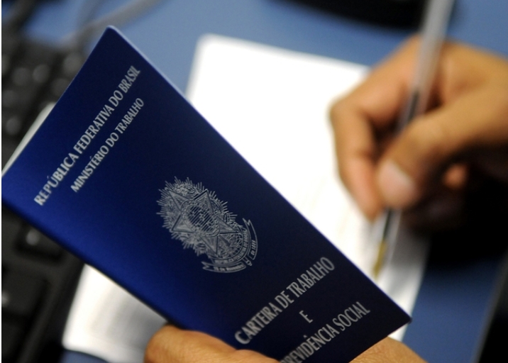  Estágio, ainda que irregular, não gera vínculo empregatício nem direito a indenização, diz juiz do Amazonas