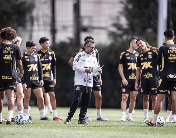 Santos tenta encerrar jejum de seis anos sem vencer Flamengo na Vila