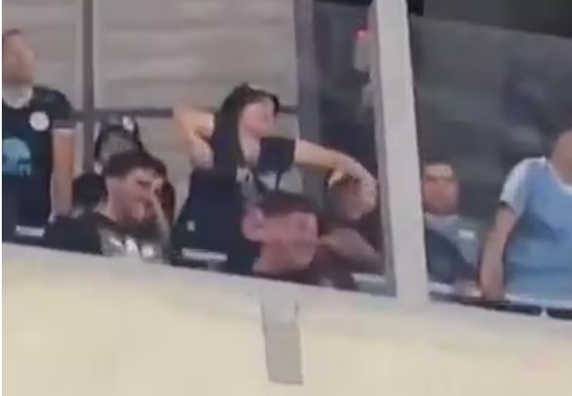 Torcedores do Belgrano são detidos por atos racistas em jogo contra o Athletico