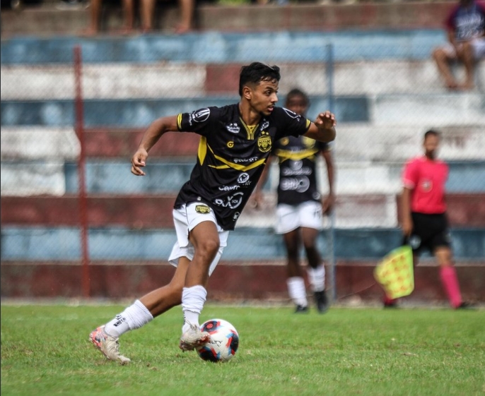 Jogador do Amazonas FC recebe alta após ficar internado na UTI em Manaus