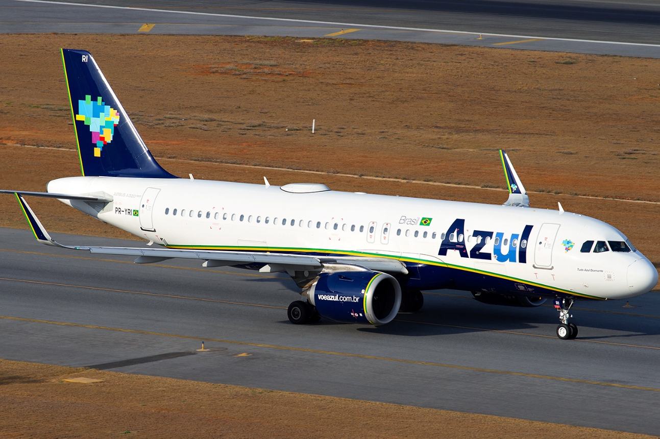 Azul é condenada por deixar passageiro esperando 19h por voo cancelado no Amazonas