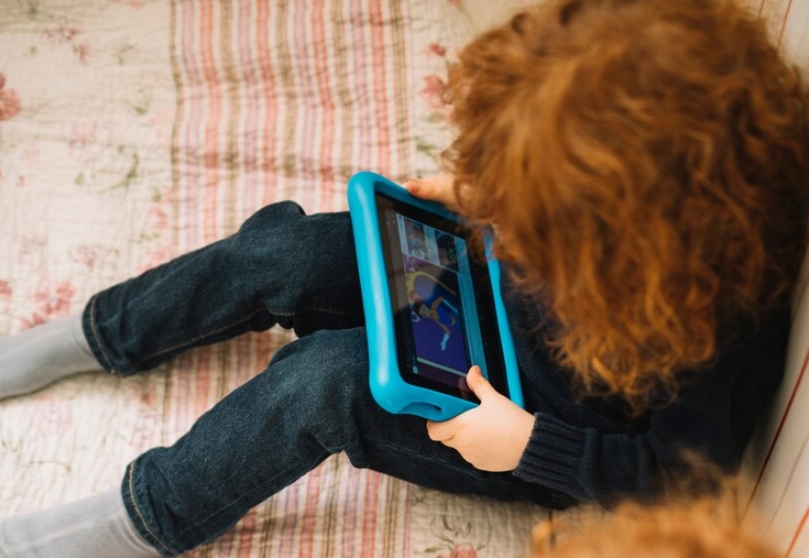 Projeto de lei do Amazonas combate violência entre crianças causada por redes sociais e videogames