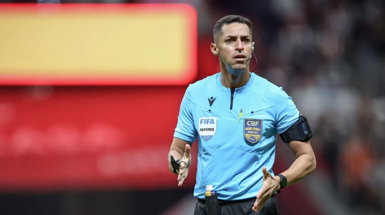 Saiba o que árbitro relatou na súmula sobre expulsão de Hulk em Atlético x Palmeiras