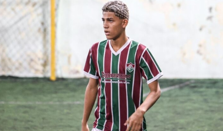 Campeão na estreia pelo Fluminense, ex-aluno da Guerreirinhos Manaus visita escola de futebol