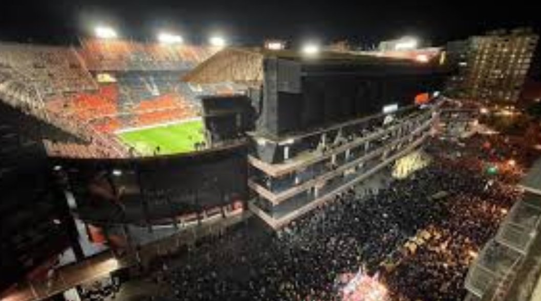 Valencia vive grande crise e dono é acusado de 'abandono e destruição do clube'