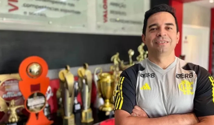 Flamengo anuncia substituto de Filipe Luís no time Sub-20