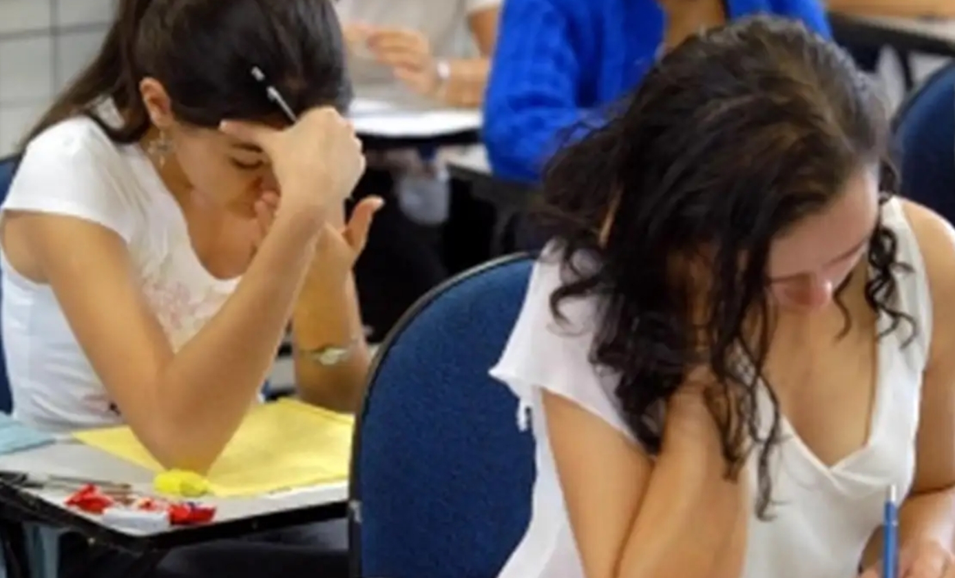  Aluna eliminada no ENADE por alarme de celular tem garantido o direito à colação de grau