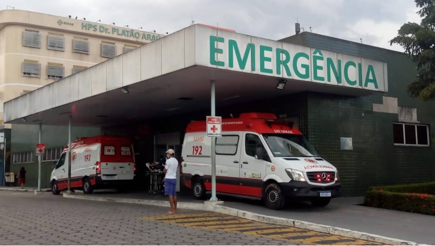 Morre mulher que tentou salvar neto de tiros ao ter casa invadida em Manaus