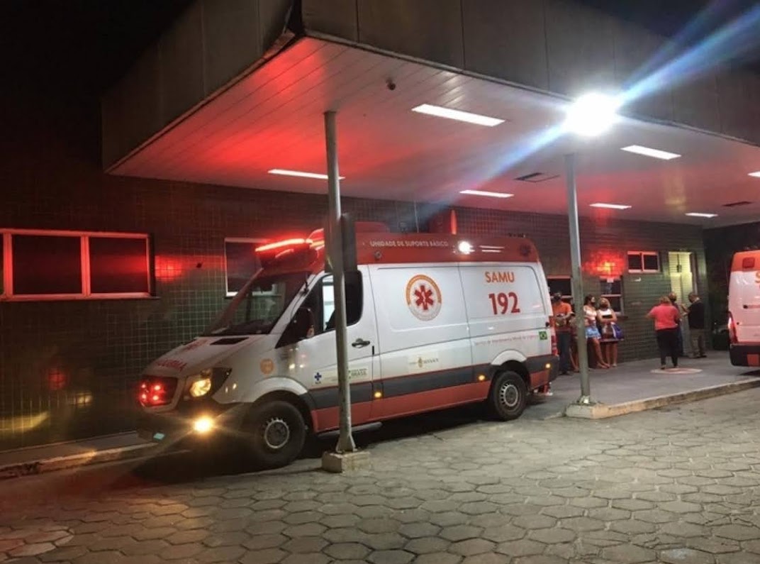 Mulher e casal ficam gravemente feridos durante acidente em Manaus
