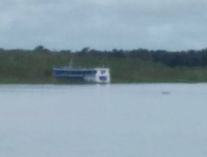 Após 11 dias, embarcação atraca no AM e 5 são diagnosticados com Covid