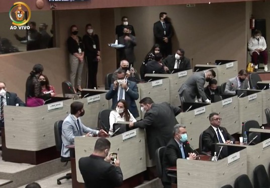 Câmara aprova projeto que autoriza Prefeitura de Manaus a comprar vacinas  