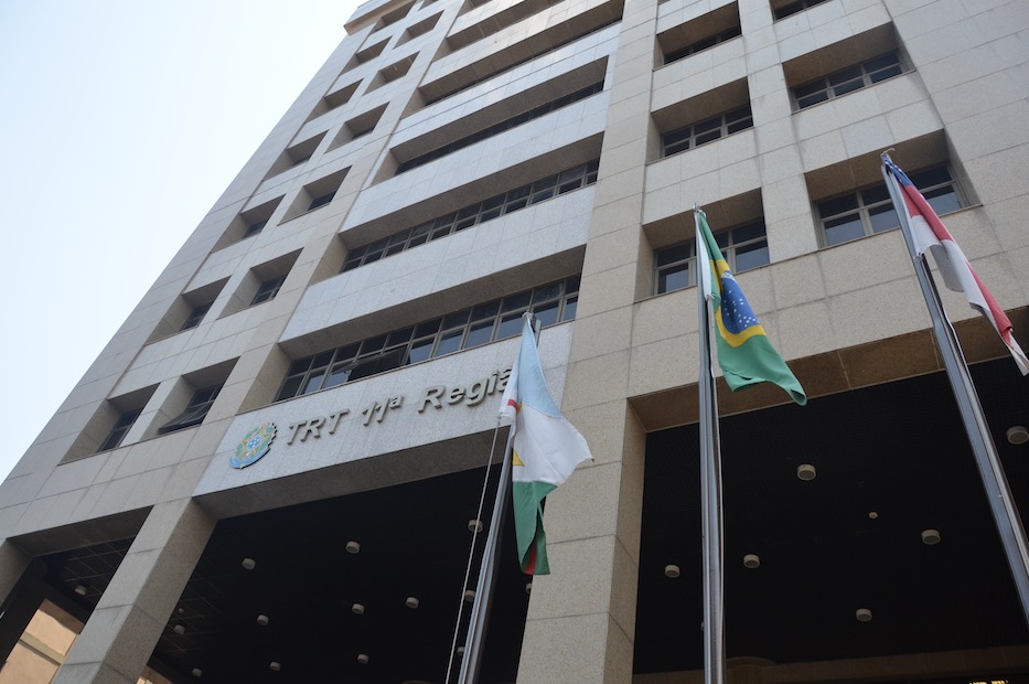 Funcionário que ficou sem salário após pegar covid no AM ganha indenização