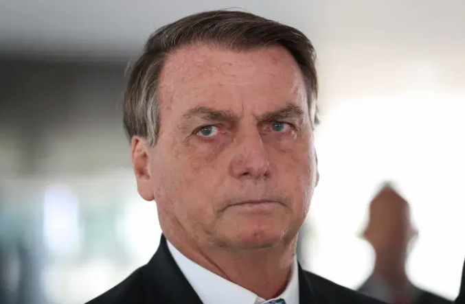 Bolsonaro se reúne com governadores que adotaram toque de recolher 