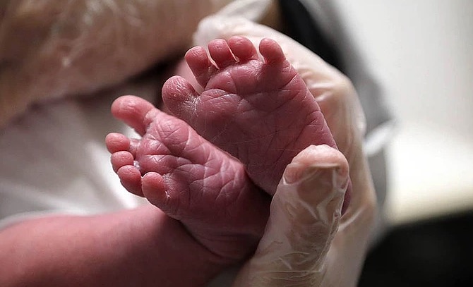 DPE pede R$ 750 mil para família de bebê que morreu após o parto no AM 