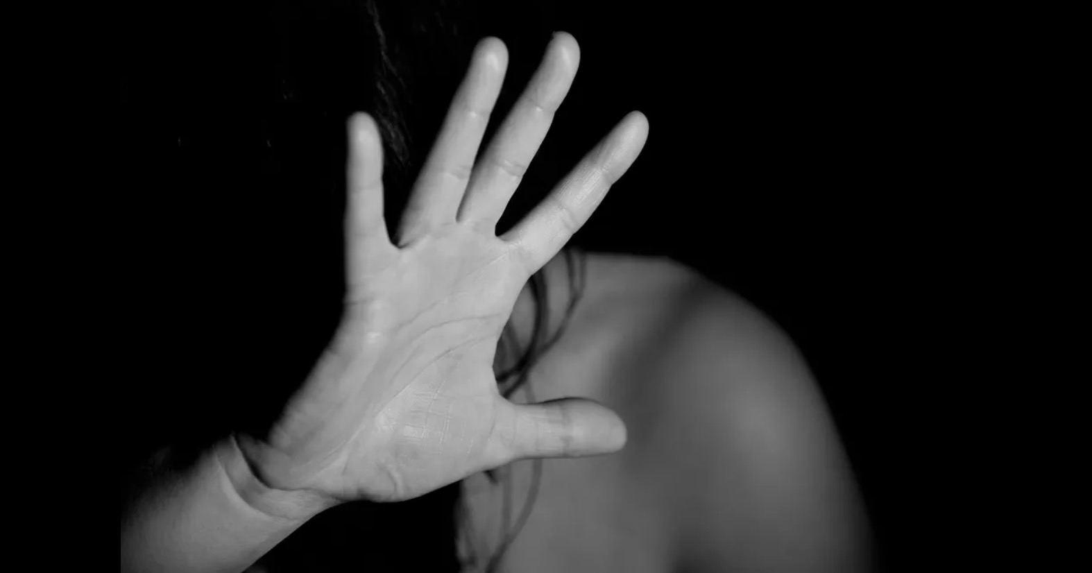 Lei contra 'stalking' é sancionada e prisão pode chegar a 3 anos 