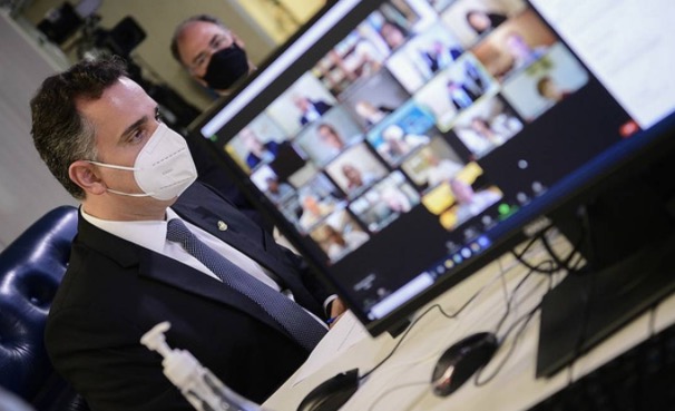 Senadores discutem instalação da CPI da Covid; Nomes já estão sendo cotados