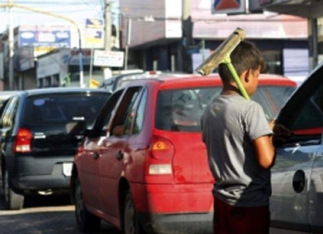 Proposta em Manaus que inserir pedintes de semáforos no mercado de trabalho
