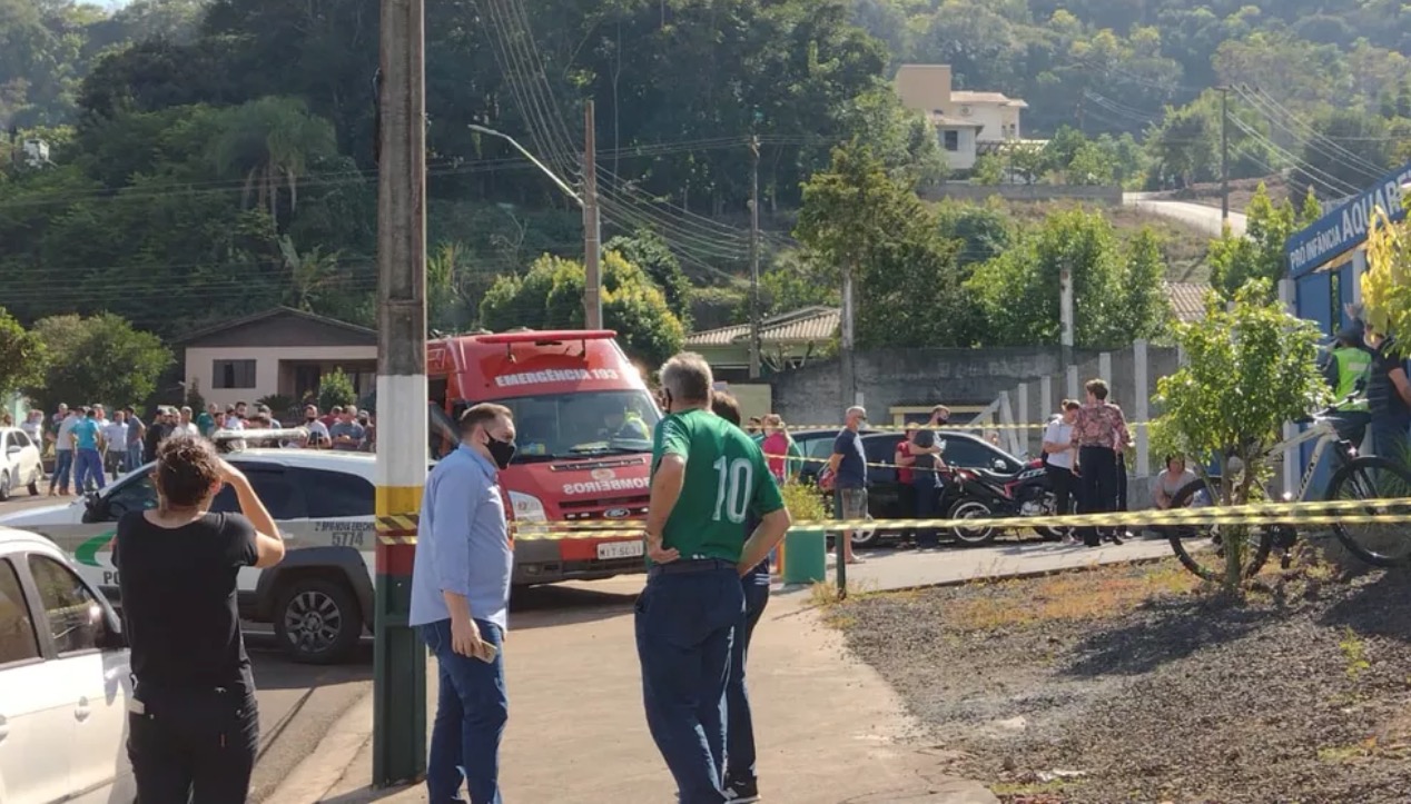 Adolescente invade creche e mata crianças com facão em Santa Catarina