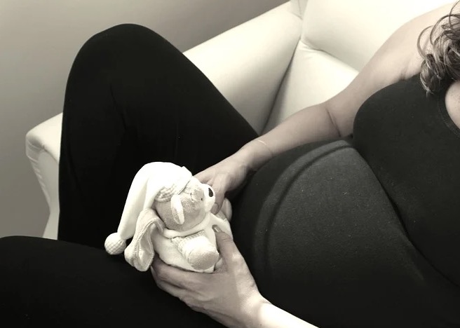 Morre grávida que desenvolveu trombose após vacina; Caso é investigado