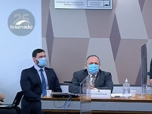 Com presença de Bolsonaro, Governador do Amazonas decidiu pela não intervenção na Saúde 