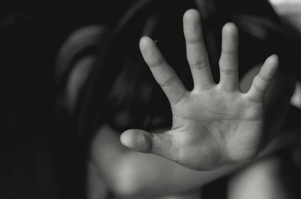 Menina abortou 2 vezes após ser estuprada pelo pai no Amazonas