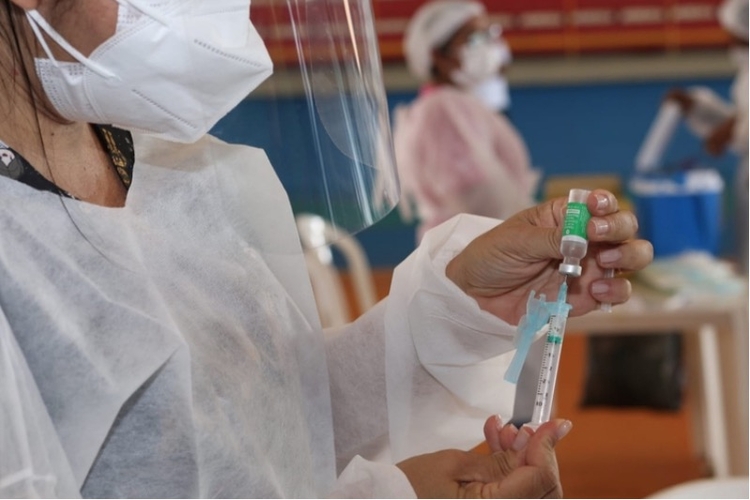 Circulação para quem irá se vacinar de madrugada é liberada em Manaus